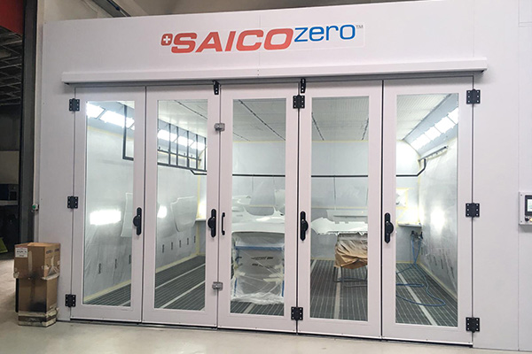 STJ booth with five-wing door